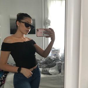 BLACK RIBBED OFF-THE-SHOULDER TOP